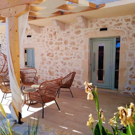 Casă la țară Mangata With Private Pool Spartokhórion